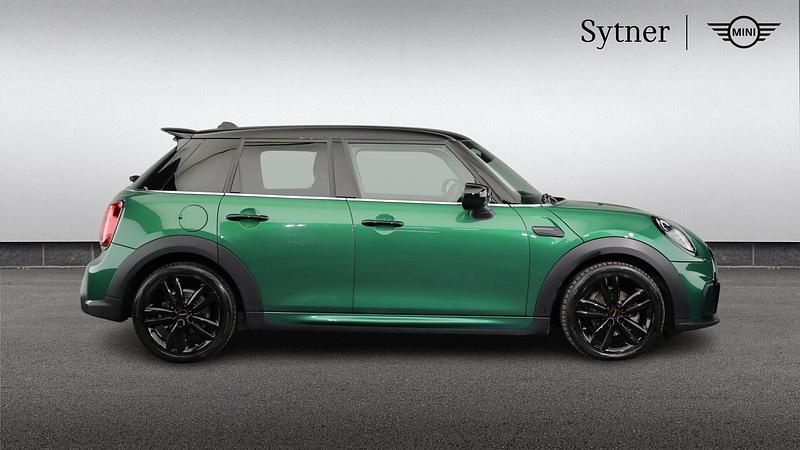 Begagnad Mini Cooper Hatch 134 HK (98 kW) 2021 Grön Halvkombi