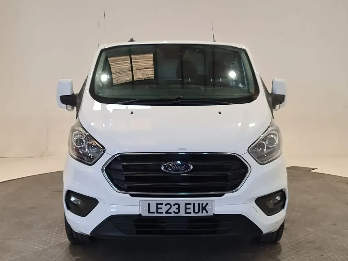 Used Ford Transit Custom Limited 130 HP (95 kW) 2023 White Van