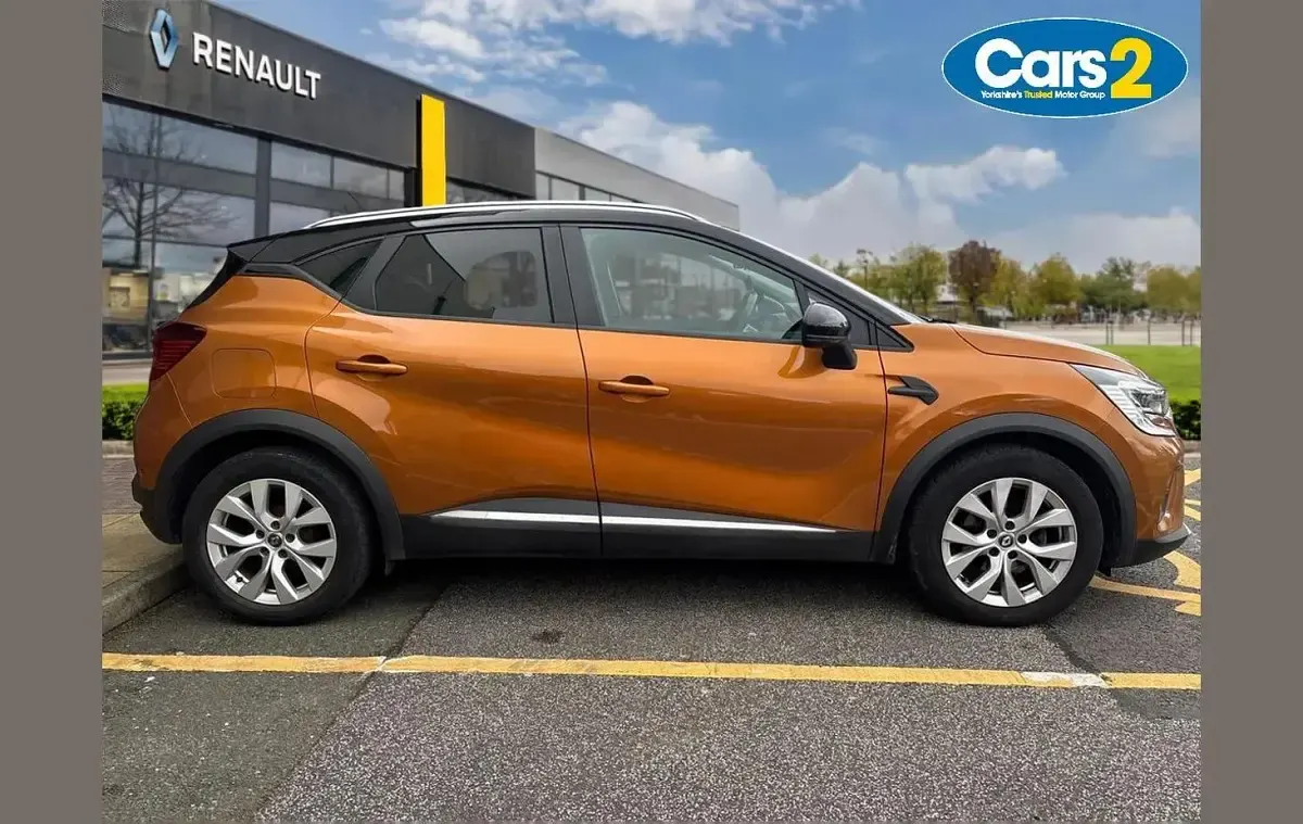 Used Renault Captur Iconic 131 HP (96 kW) 2020 Orange/black  SUV