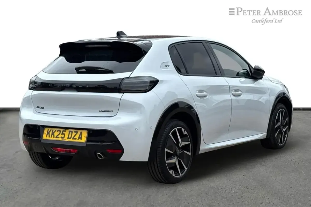 Used Peugeot 208 Premium 108 HP (79 kW) 2025 White Hatchback
