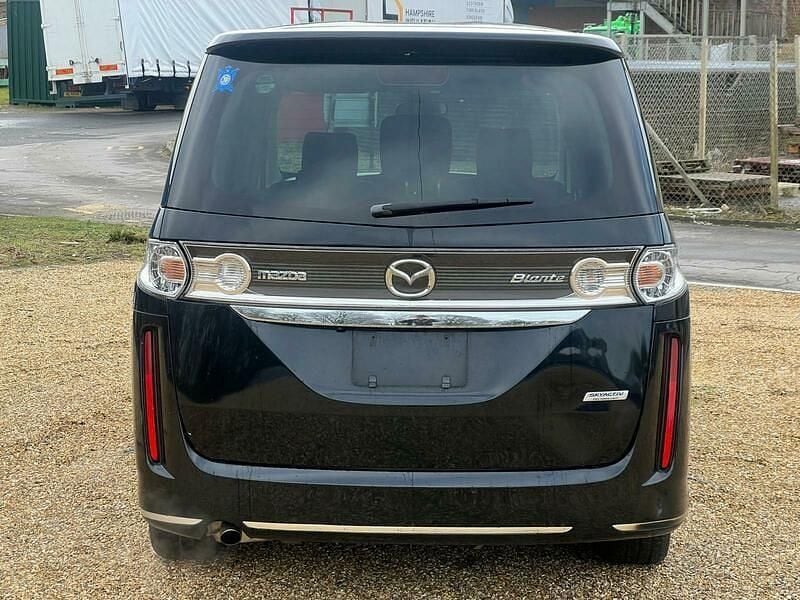 Used Mazda 2 2013 Pearl black Hatchback