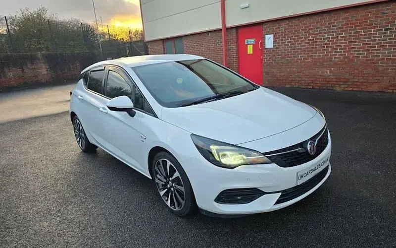 Gebraucht Vauxhall Astra SRi 145 PS (106 kW) 2020 Weiß Kleinwagen