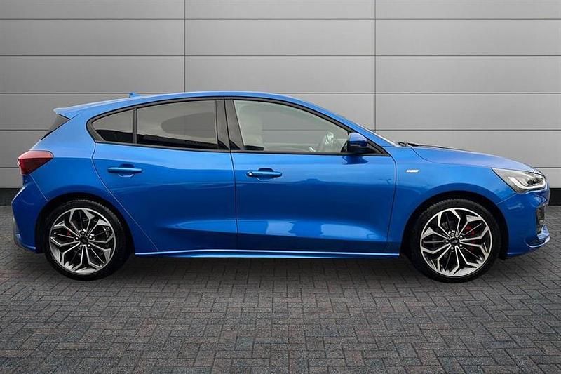 Used Ford Focus ST-Line X 155 HP (114 kW) 2024 Blue Hatchback