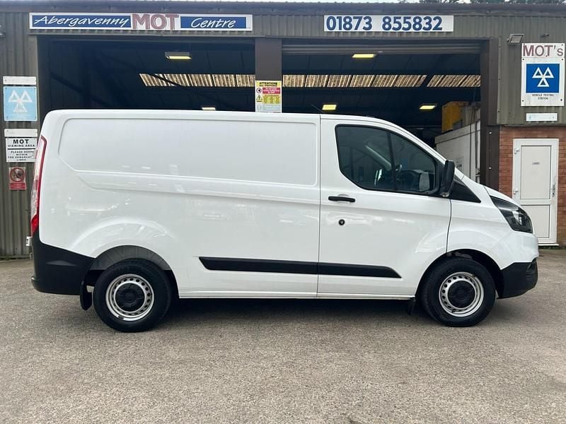 Used Ford Transit Custom 105 HP (77 kW) 2022 White Van