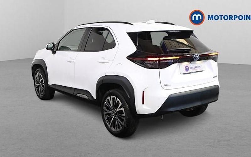 Used Toyota Yaris Hybrid 116 HP (85 kW) 2024 White Hatchback