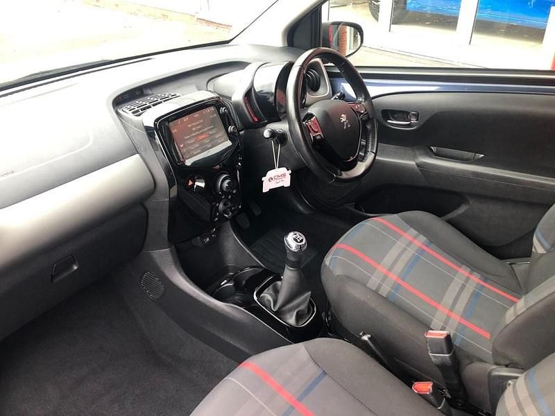 Used Peugeot 108 Allure 82 HP (60 kW) 2015 Blue Hatchback