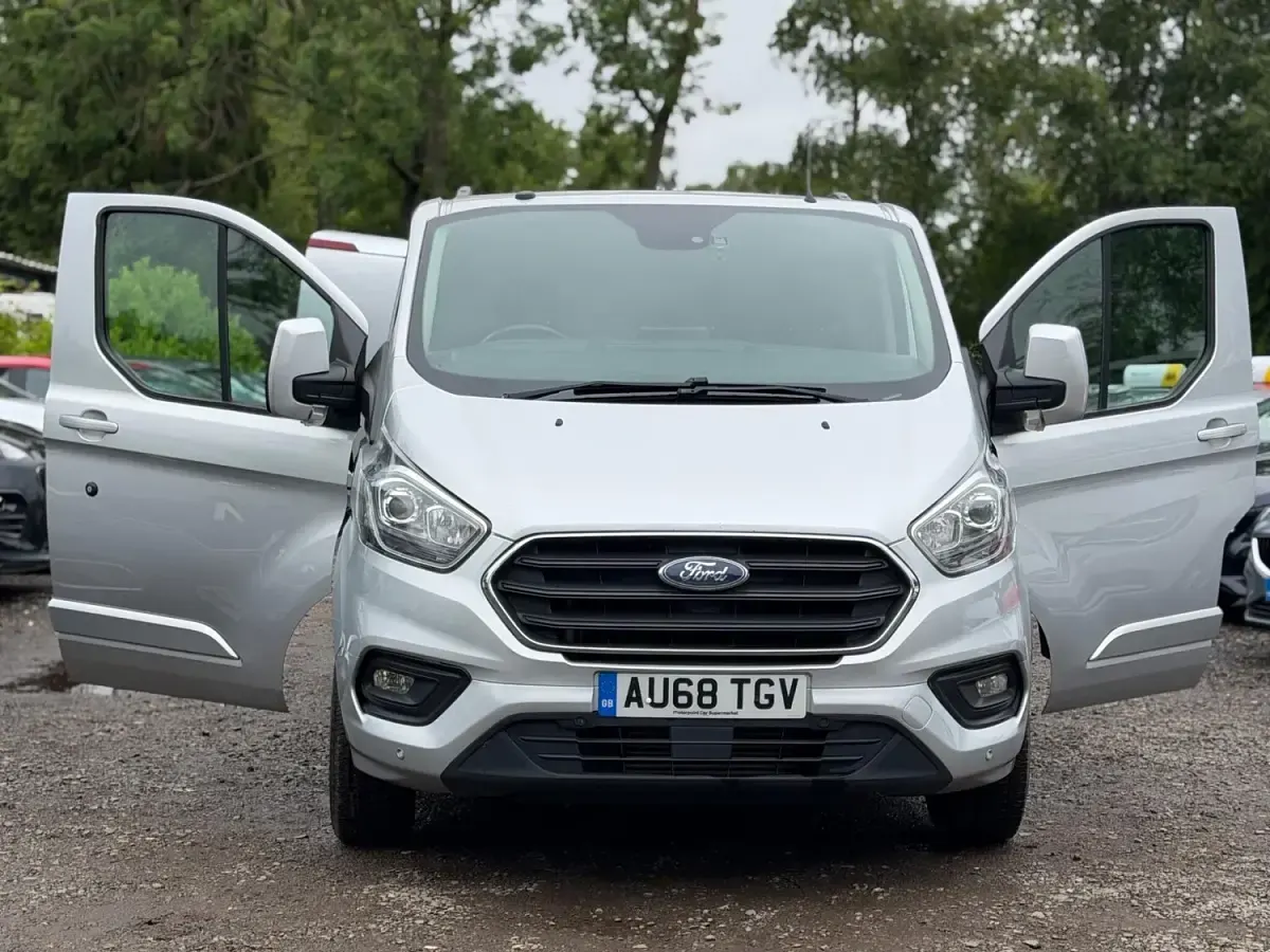 Used Ford Transit Custom Limited 130 HP (95 kW) 2018 Silver Van