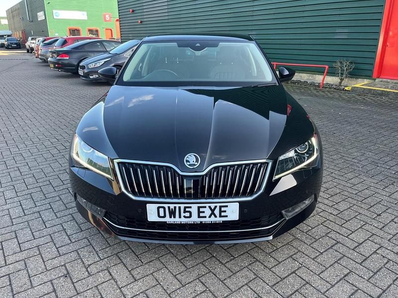 Used Skoda Superb LAURIN & KLEMENT 190 HP (139 kW) 2015 Black Hatchback