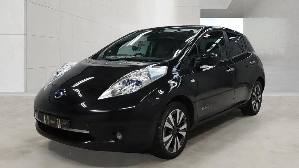 Used Nissan Leaf Tekna 80 kW (109 HP) 2016 Black Hatchback
