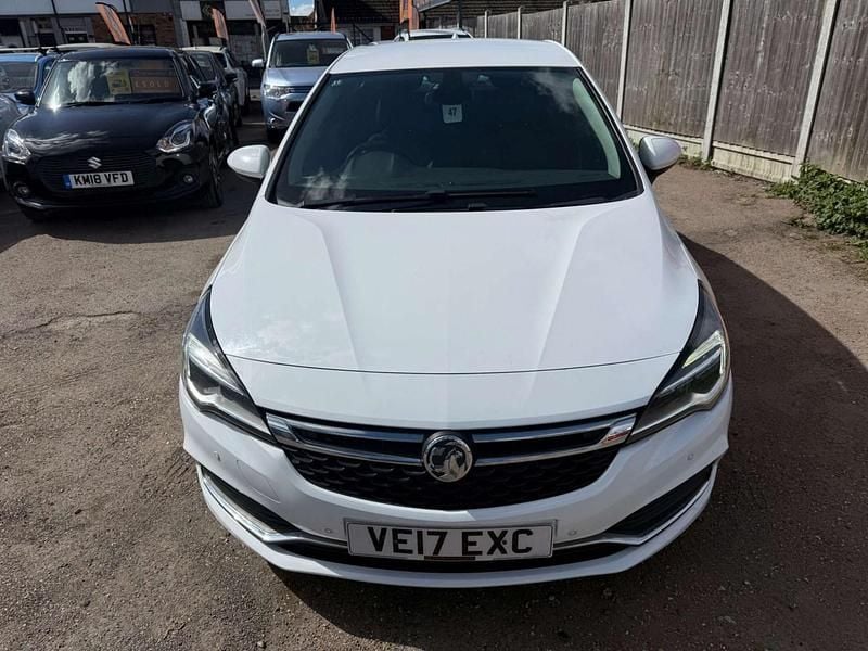 Used Vauxhall Astra Elite 160 HP (117 kW) 2017 White Hatchback