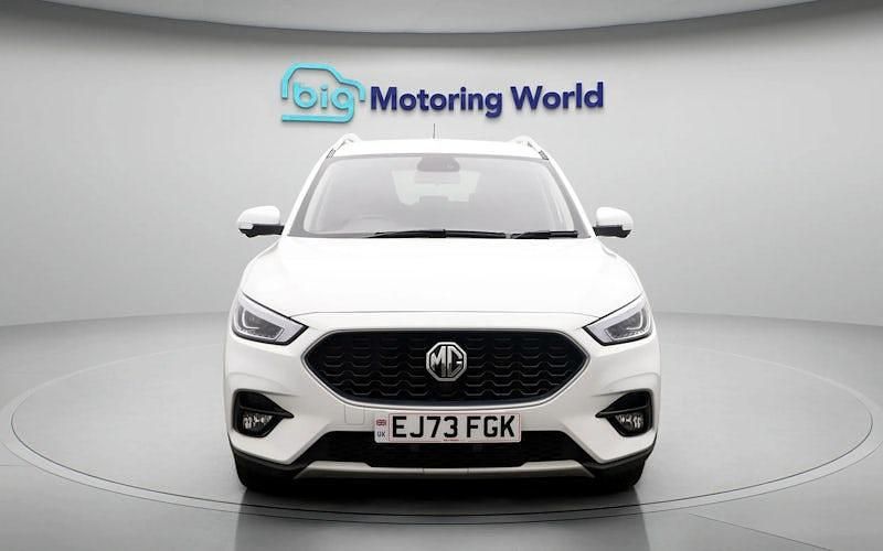 Used MG ZS Exclusive 111 HP (81 kW) 2023 White Hatchback