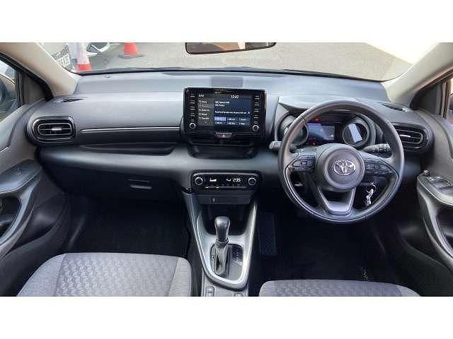 Used Toyota Yaris Hybrid Design 116 HP (85 kW) 2022 Black Hatchback