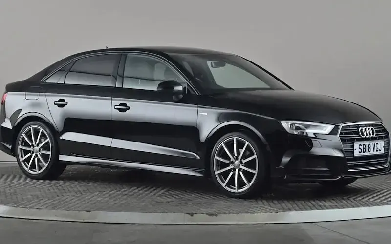 Usado Audi A3 Black Edition 150 CV (110 kW) 2018 Berlina