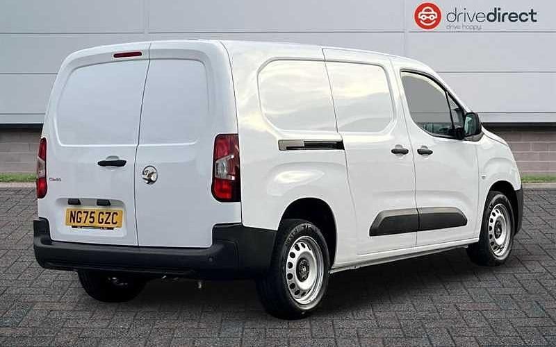 New Vauxhall Combo 102 HP (75 kW) 2025 Solid  kaolin white Van