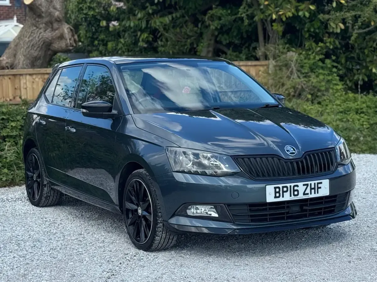 Usado Skoda Fabia Monte Carlo 110 CV (80 kW) 2016 Gris Utilitario