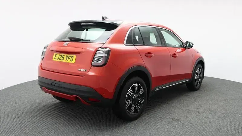 Used Fiat 600 S 100 HP (73 kW) 2025 Orange SUV
