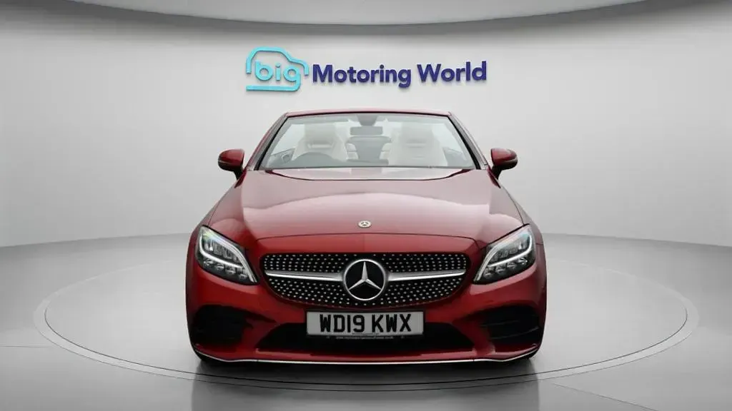 Usado Mercedes C200 AMG line 198 HP (145 kW) 2019 Vermelho Cabrios