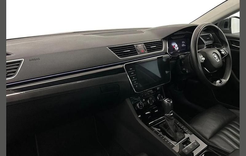 Used Skoda Superb LAURIN & KLEMENT 187 HP (137 kW) 2024 Graphite grey metallic Hatchback