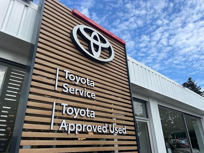 Used Toyota RAV4 Hybrid Design 222 HP (163 kW) 2019 Tokyo red SUV