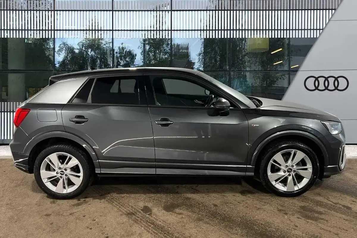 Usado Audi Q2 S-Line 150 CV (110 kW) 2022 Gris SUV