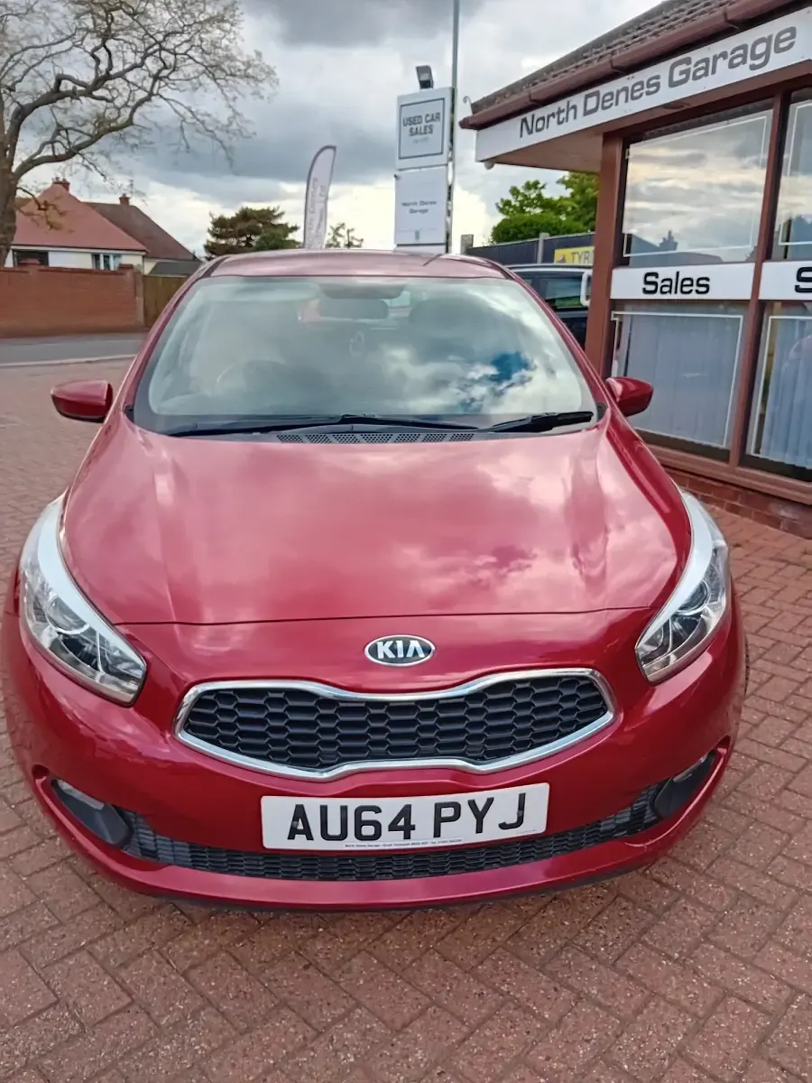 Used Kia Ceed 98 HP (72 kW) 2014 Red Hatchback