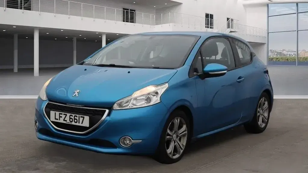 Used Peugeot 208 Active 82 HP (60 kW) 2012 Blue Hatchback