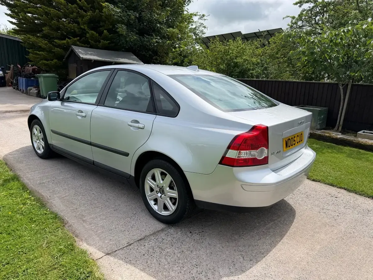 Used Volvo S40 100 HP (73 kW) 2005 Silver Sedan