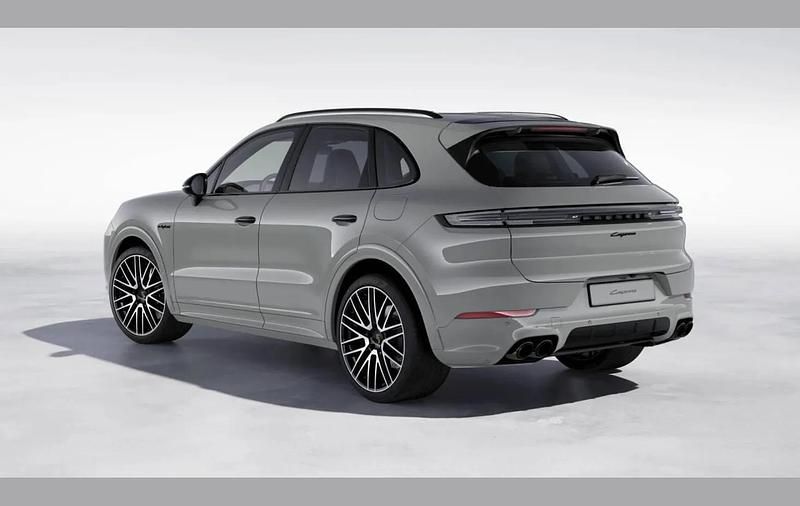 Used Porsche Cayenne 464 HP (341 kW) 2024 Grey SUV