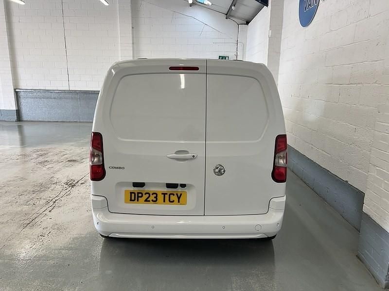 Used Vauxhall Combo S 100 HP (73 kW) 2023 White MPV