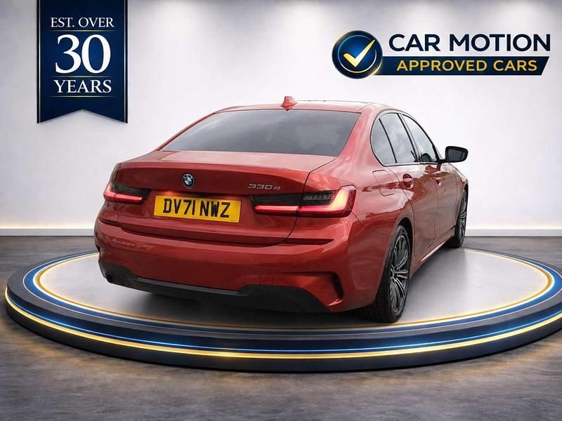 Begagnad BMW 330e M Sport 2021 Orange Sedan