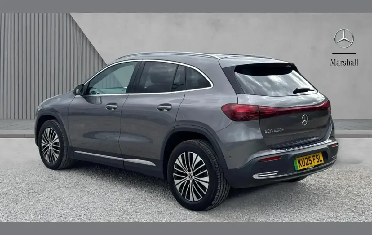 Usado Mercedes EQA250+ Executive 139 kW (190 HP) 2025 Cinzento SUV