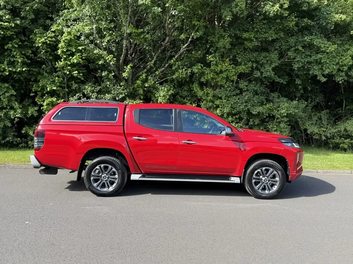 Used Mitsubishi L200 150 HP (110 kW) 2021 Red Pickup