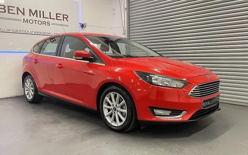 Second-hand Ford Focus Titanium 120 CP (88 kW) 2016 Hatchback