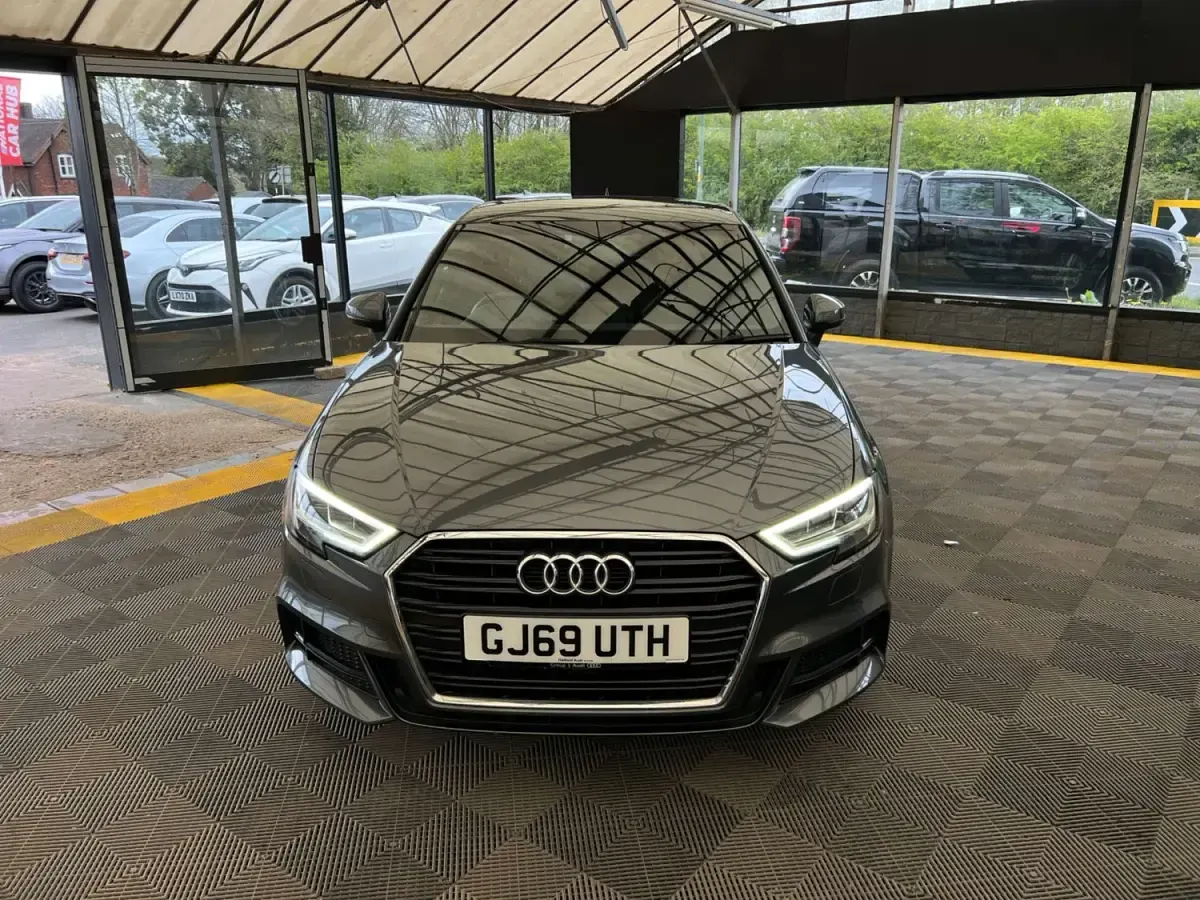 Usado Audi A3 Sportback S-Line 2019 Cinzento Citadino