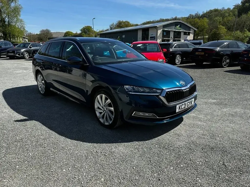 Usado Skoda Octavia SE L 150 CV (110 kW) 2021 Azul Familiar