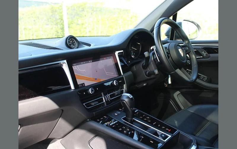 Usado Porsche Macan 261 HP (191 kW) 2023 Cinzento SUV