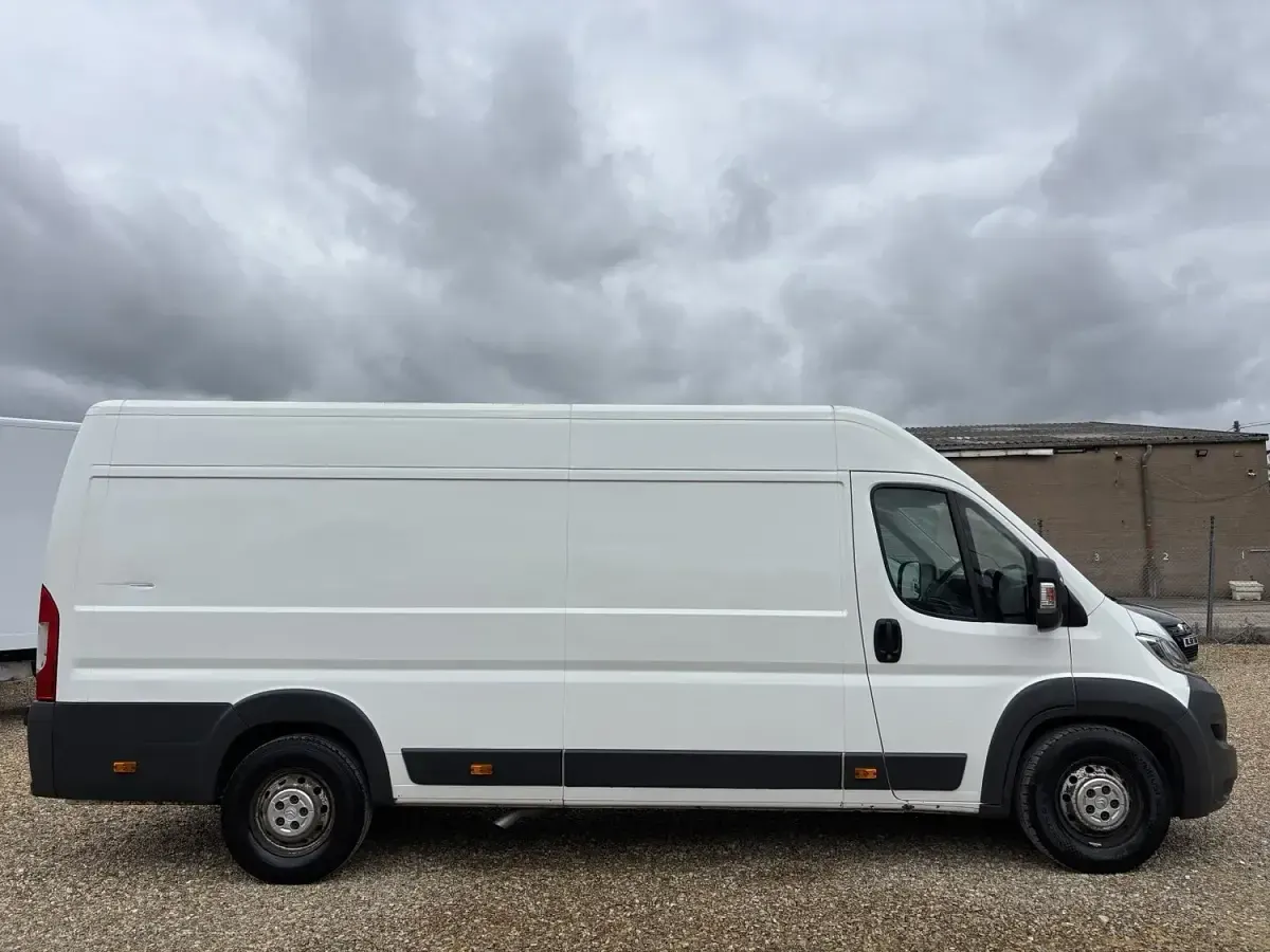 Used Citroën Relay 130 HP (95 kW) 2016 White Van