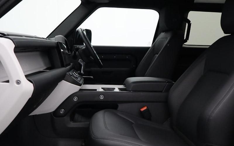 Used Land Rover Defender SE Dynamic 249 HP (183 kW) 2024 Black SUV