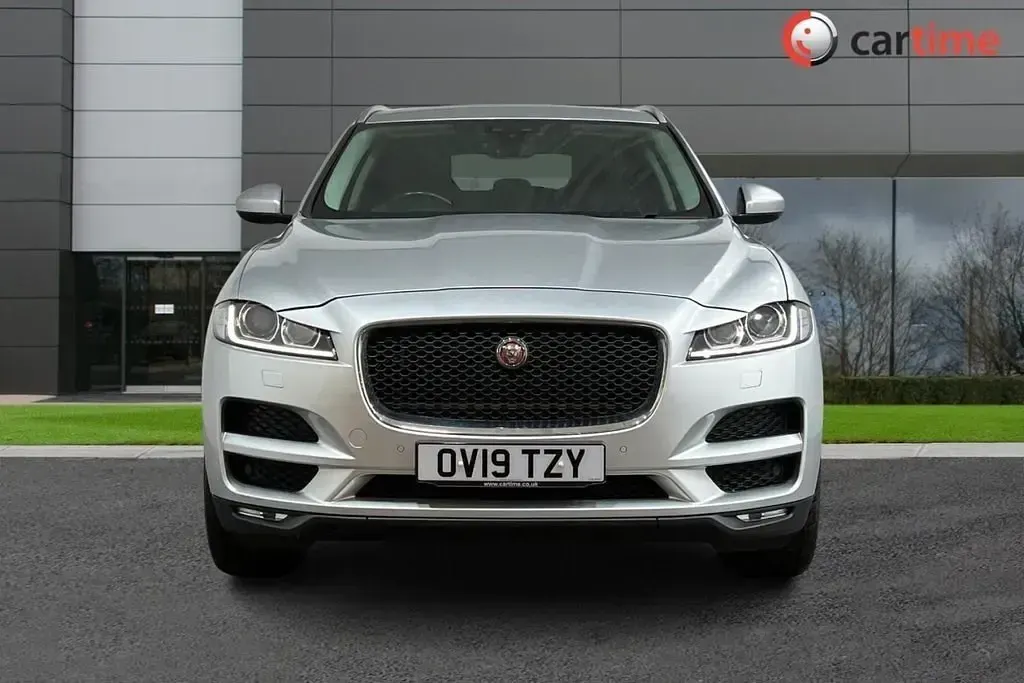 Second-hand Jaguar F-Pace Portfolio 2019 Argintiu SUV