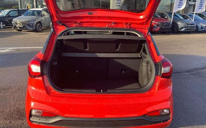 Used Hyundai i20 Premium 84 HP (61 kW) 2019 Red Hatchback