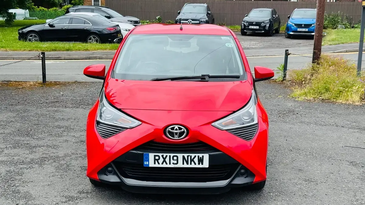 Used Toyota Aygo X-play 72 HP (52 kW) 2019 Red Hatchback