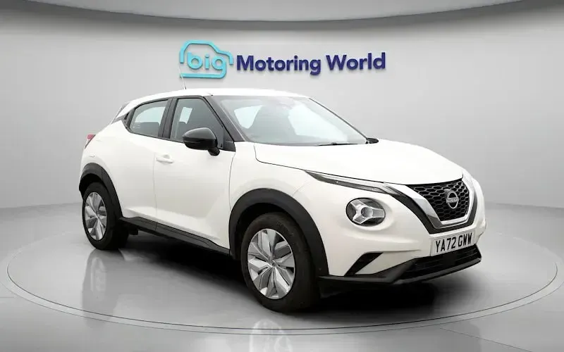 Usado Nissan Juke Acenta 114 HP (83 kW) 2023 Branco SUV