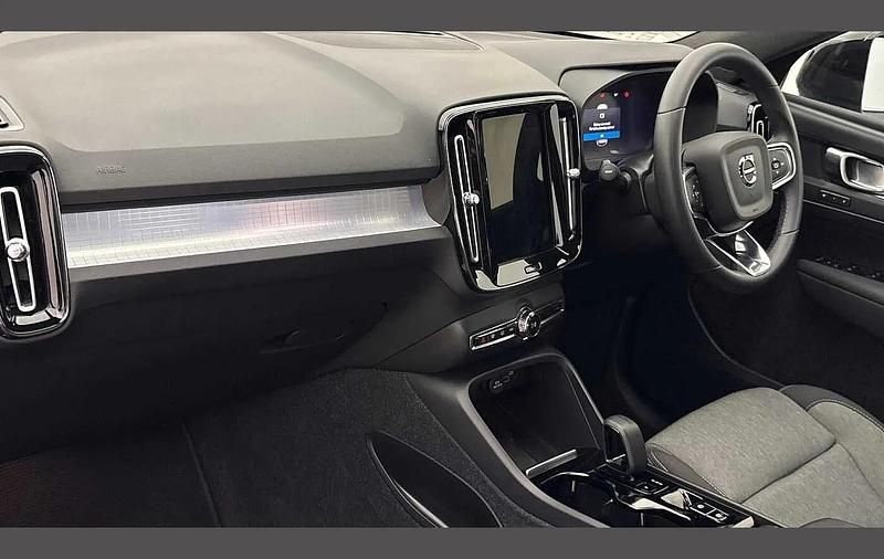 Used Volvo XC40 Plus 161 HP (118 kW) 2023 Blue SUV