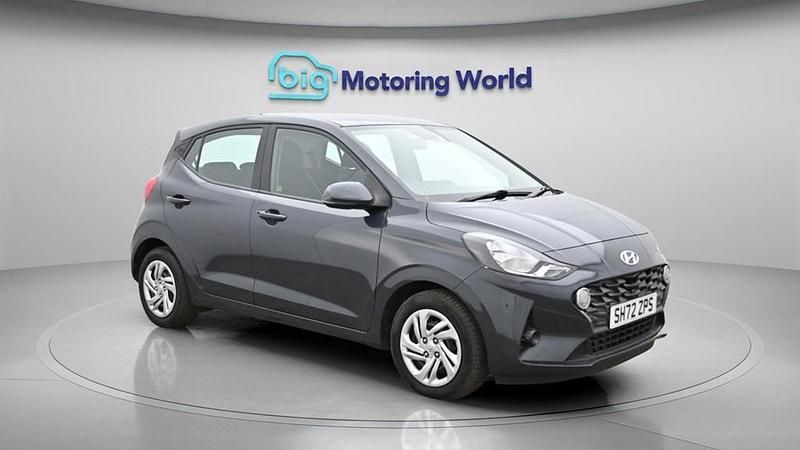 Used Hyundai i10 SE 67 HP (49 kW) 2023 Grey Hatchback