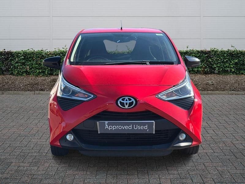 Begagnad Toyota Aygo Trend 72 HK (52 kW) 2020 Röd Halvkombi