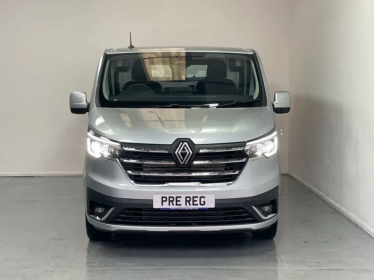 New Renault Trafic 2025 Grey MPV