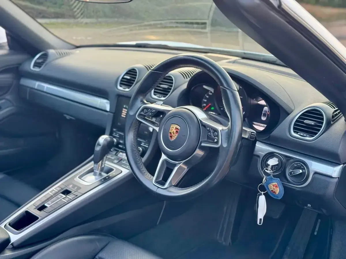Usado Porsche 718 Boxster 300 HP (220 kW) 2017 Branco Cabrios