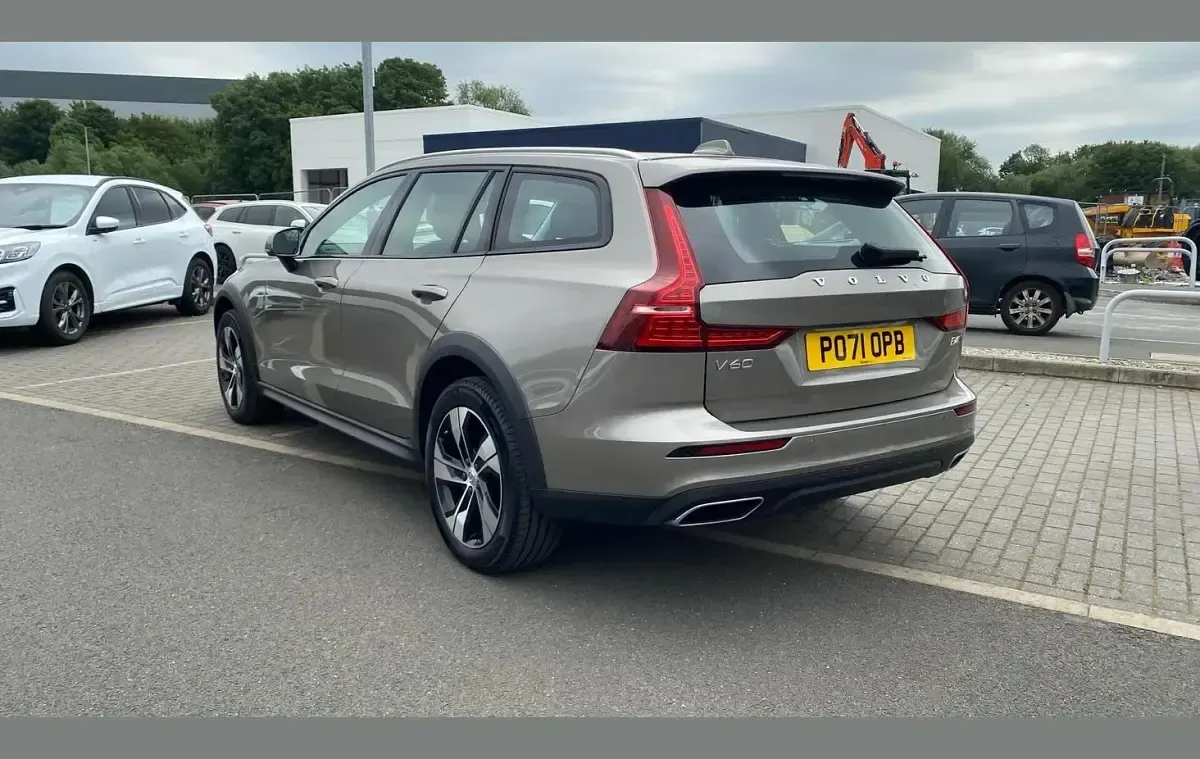 Used Volvo V60 CC 197 HP (144 kW) 2021 Grey Estate