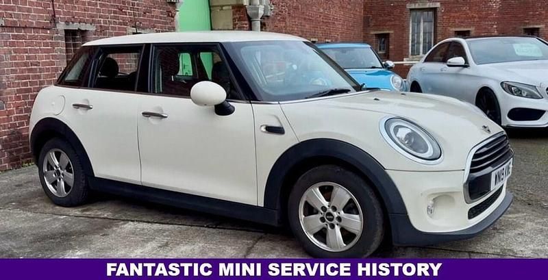 Used Mini Cooper Classic 136 HP (100 kW) 2019 White Hatchback