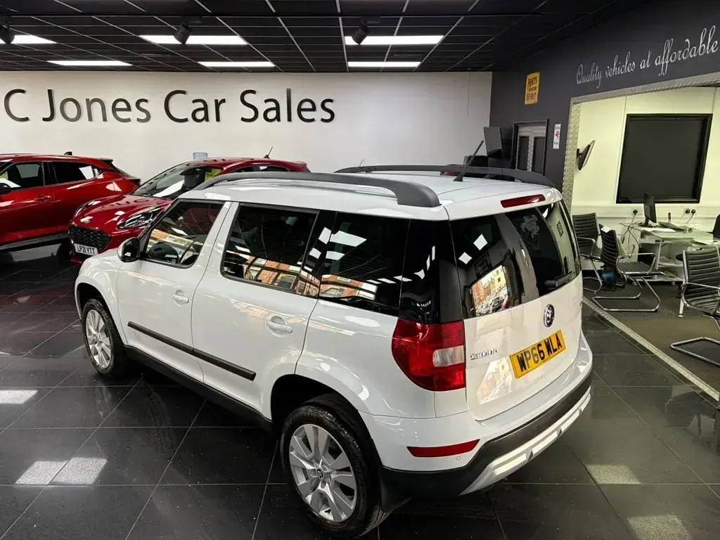 Used Skoda Yeti SE L 110 HP (80 kW) 2017 White SUV